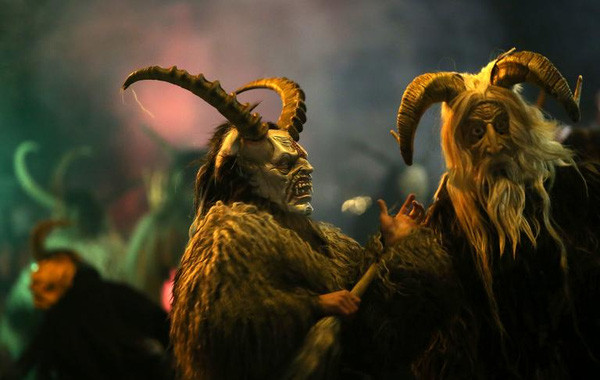 Bí ẩn con quỷ Giáng sinh Krampus - phiên bản độc ác của ông già Noel ảnh 4 Bí ẩn con quỷ Giáng sinh Krampus - phiên bản độc ác của ông già Noel ảnh 4