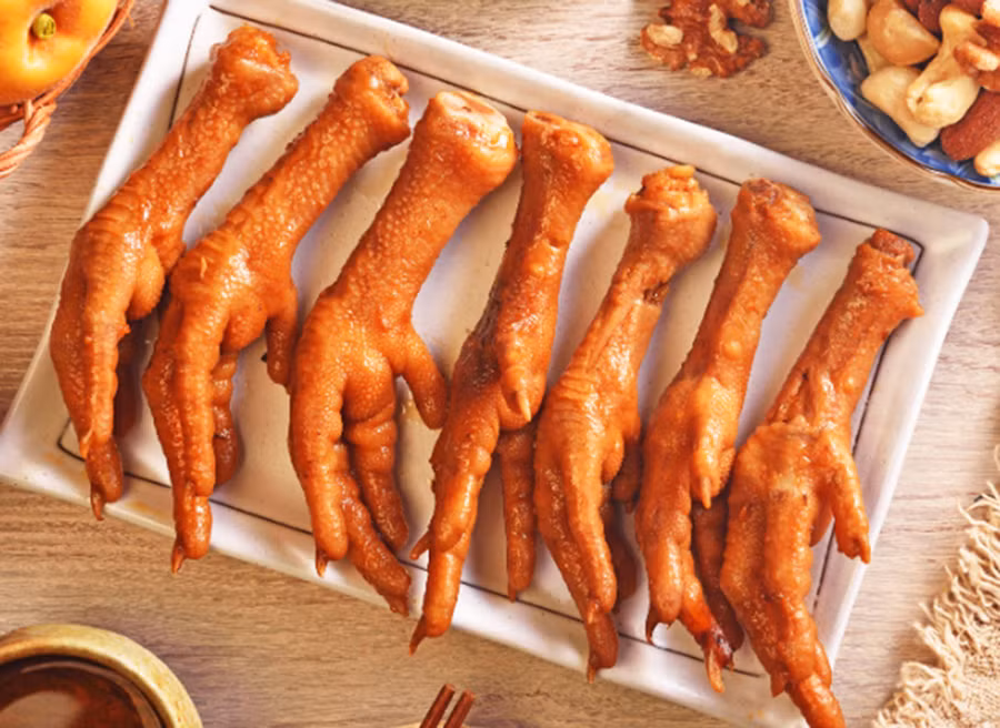 Chân gà có hàm lượng collagen và protein cao. (Ảnh: ITN)