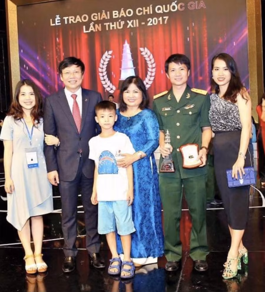 Gia đình nhà báo Hồ Quang Lợi.