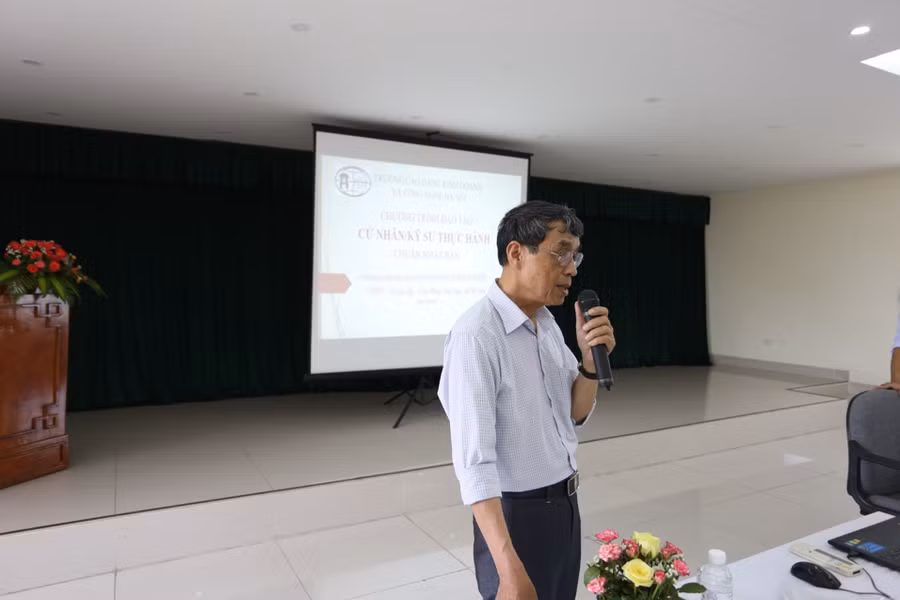 TS. Phạm Thanh Hải - Phó Hiệu trưởng Trường Cao đẳng Kinh doanh và Công nghệ Hà Nội giới thiệu về trường và chương trình đào tạo kỹ sư thực hành chuẩn Nhật Bản.