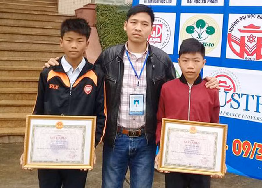 Sáng chế hỗ trợ nông dân của học sinh vùng rốn lũ