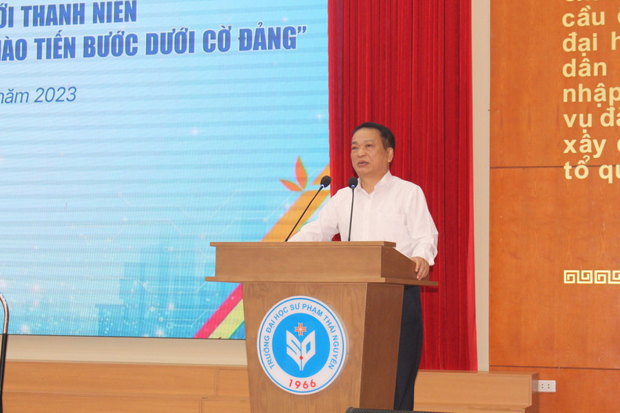 GS.TS Phạm Hồng Quang, Bí thư Đảng uỷ, Chủ tịch Hội đồng Đại học Thái Nguyên phát biểu tại toạ đàm. GS.TS Phạm Hồng Quang, Bí thư Đảng uỷ, Chủ tịch Hội đồng Đại học Thái Nguyên phát biểu tại toạ đàm.