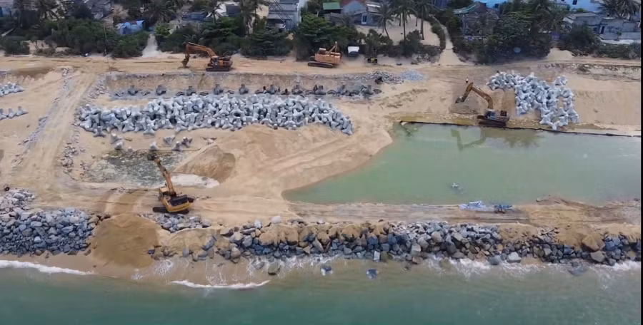 Dự án Khắc phục hư hỏng, sạt lở bờ biển TDP Thạnh Đức 1 được khởi công xây dựng đã mang lại niềm vui không nhỏ cho người dân nơi đây.