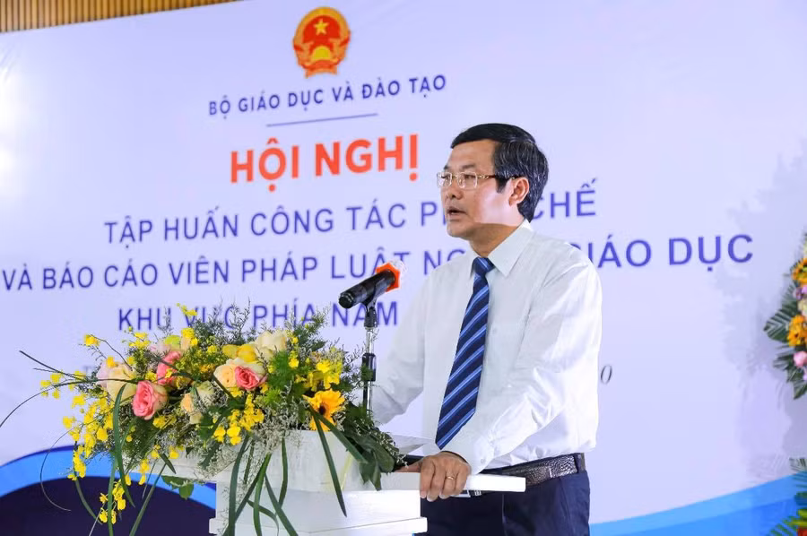 Thứ trưởng Bộ GD&amp;ĐT Nguyễn Văn Phúc chia sẻ nhiều vấn đề về công tác pháp chế, soạn thảo và ban hành các văn bản của Bộ GD&amp;ĐT.