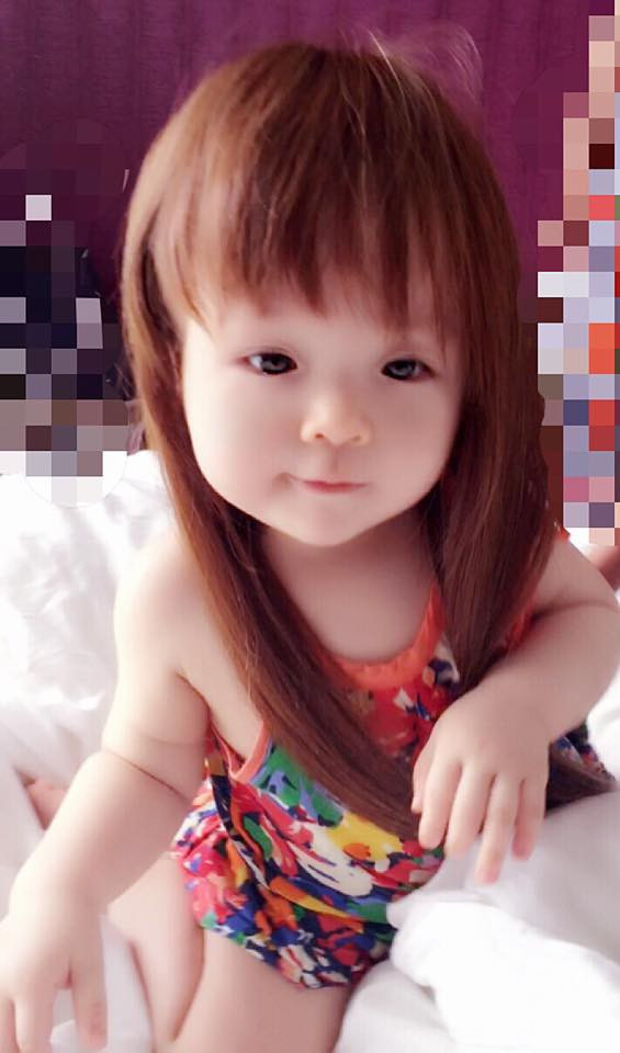 Vừa cuốn lô vừa ngậm ti giả, em bé mặt méo xệch nhận thành quả tóc dựng ngược chẳng giống ai - Ảnh 7. Vừa cuốn lô vừa ngậm ti giả, em bé mặt méo xệch nhận thành quả tóc dựng ngược chẳng giống ai - Ảnh 7.