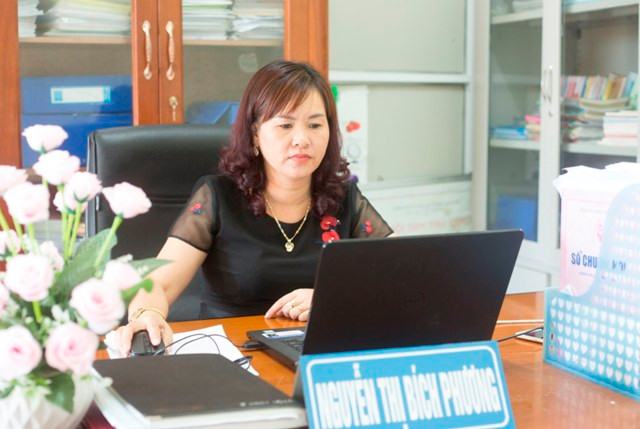 Chị Nguyễn Thị Bích Phương luôn tự trau dồi kiến thức của mình để có những phương pháp giảng dạy có chất lượng nhất cho học sinh khuyết tật Chị Nguyễn Thị Bích Phương luôn tự trau dồi kiến thức của mình để có những phương pháp giảng dạy có chất lượng nhất cho học sinh khuyết tật