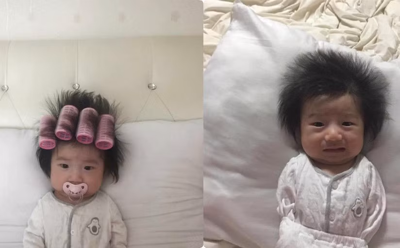 Chết cười quả tóc dựng ngược của em bé vừa cuốn lô vừa ngậm ti giả