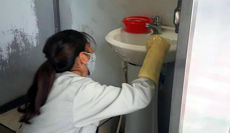 Hành động oái ăm của nam thanh niên ở cửa nhà vệ sinh công cộng ảnh 1 Hành động oái ăm của nam thanh niên ở cửanhà vệ sinh công cộng