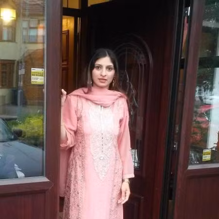 Sana được mô tả là một người mẹ, một người vợ tuyệt vời