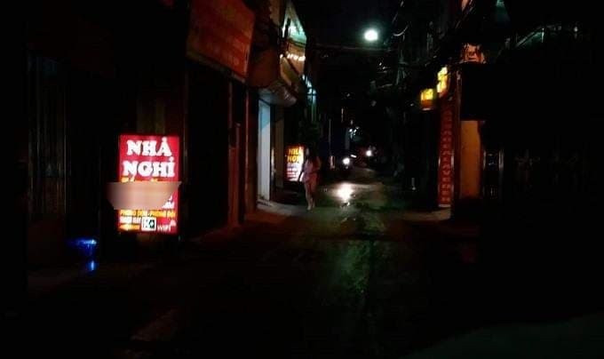 Khoác tay người đẹp vào nhà nghỉ, cụ ông 75 tuổi khiến lễ tân tái mặt