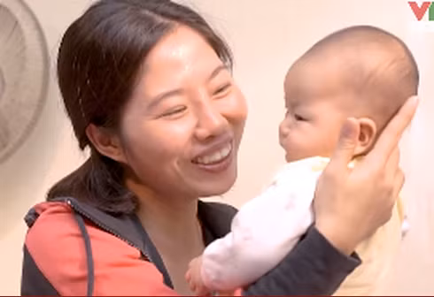 Bị chồng ruồng rẫy, bà mẹ đơn thân quyết phẫu thuật thẩm mỹ ảnh 1