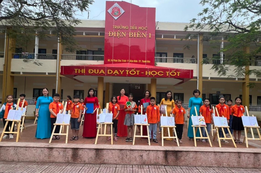 Những bài viết về thầy cô giáo và mái trường được đánh giá xuất sắc.