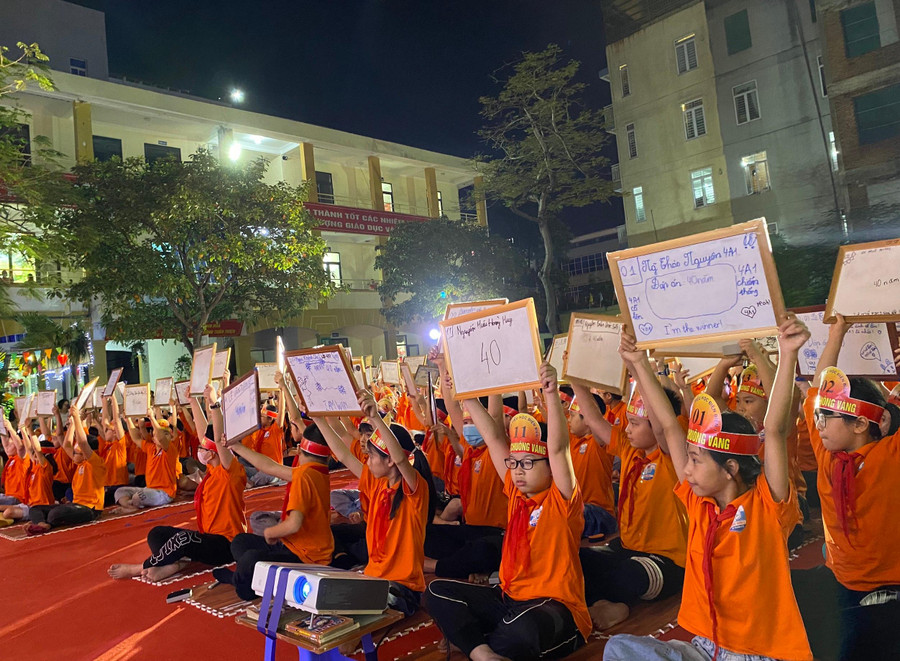 100 học sinh hào hứng tham gia &quot;Rung chuông vàng&quot;.