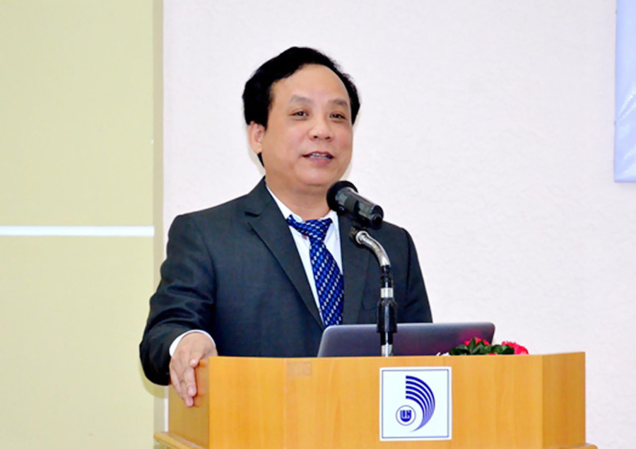 PGS.TS Nguyễn Ngọc Vũ: “Một ĐH lớn, mạnh không chỉ là quy mô mà chính là ở “cơ chế”, mức độ đầu tư, huy động các nguồn lực và phương thức quản trị ĐH phù hợp, hiệu quả, phát huy “tự chủ ĐH” gắn với vai trò, điều phối chiến lược và giám sát các trường thành viên”. PGS.TS Nguyễn Ngọc Vũ: “Một ĐH lớn, mạnh không chỉ là quy mô mà chính là ở “cơ chế”, mức độ đầu tư, huy động các nguồn lực và phương thức quản trị ĐH phù hợp, hiệu quả, phát huy “tự chủ ĐH” gắn với vai trò, điều phối chiến lược và giám sát các trường thành viên”.