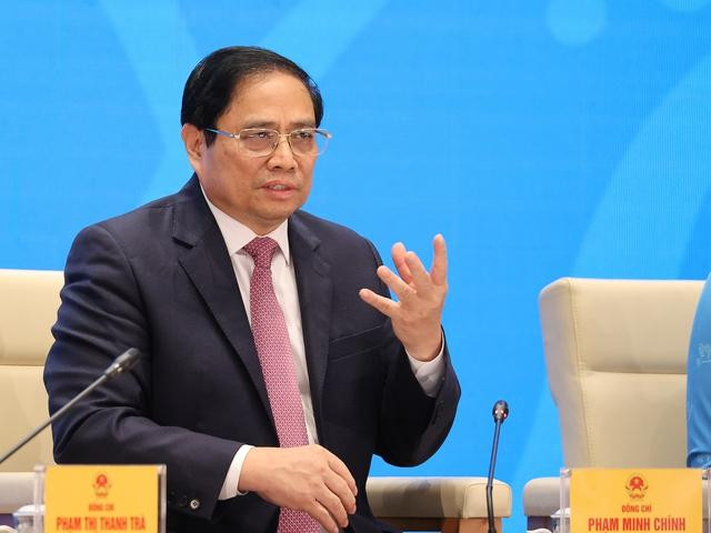 Thủ tướng nhấn mạnh thêm một số nội dung, trước hết là về vai trò của phụ nữ trong phát triển kinh tế - Ảnh: VGP/Nhật Bắc.