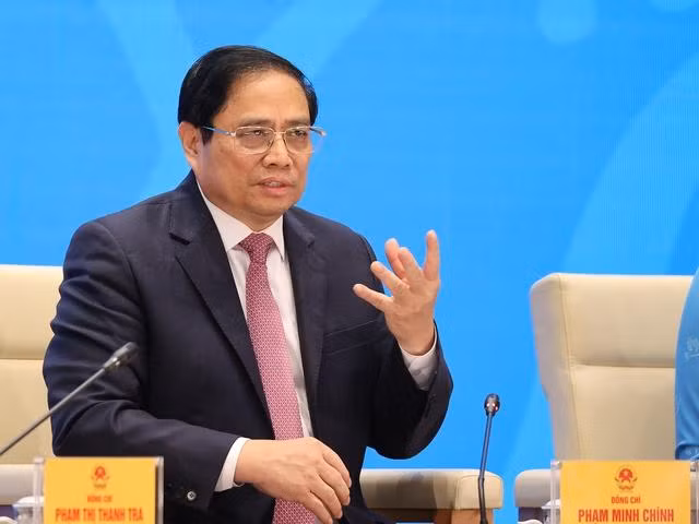 Thủ tướng nhấn mạnh thêm một số nội dung, trước hết là về vai trò của phụ nữ trong phát triển kinh tế - Ảnh: VGP/Nhật Bắc.