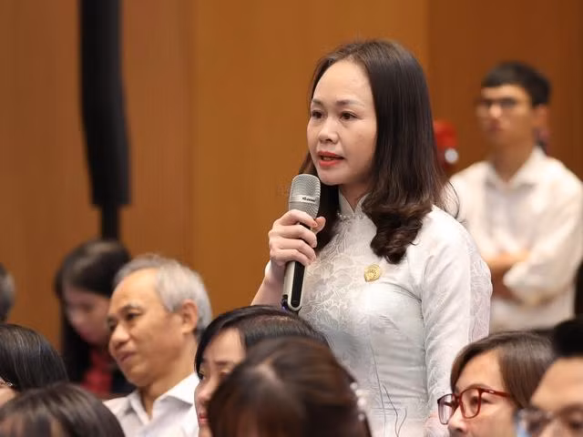 Chị Đỗ Thị Ninh, Trưởng phòng giao dịch 03, Tổ chức Tài chính vi mô TNHH MTV Tình Thương chi nhánh Nghi Lộc, tỉnh Nghệ An - Ảnh: VGP/Nhật Bắc.