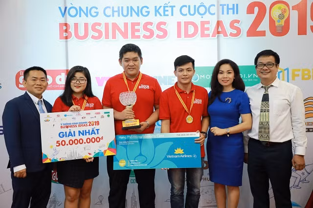 nhóm sinh viên đến từ trường ĐH Kinh tế (thuộc ĐH Huế) với đề tài Save Blood đã xuất sắc giành giải nhất cuộc thi "Ý tưởng kinh doanh- Business Ideas 2019".