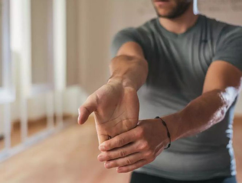 4 dong tac don gian giup dan van phong thoat khoi hoi chung ong co tay-Hinh-2