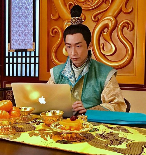 Em ơi password wifi là gì đấy.