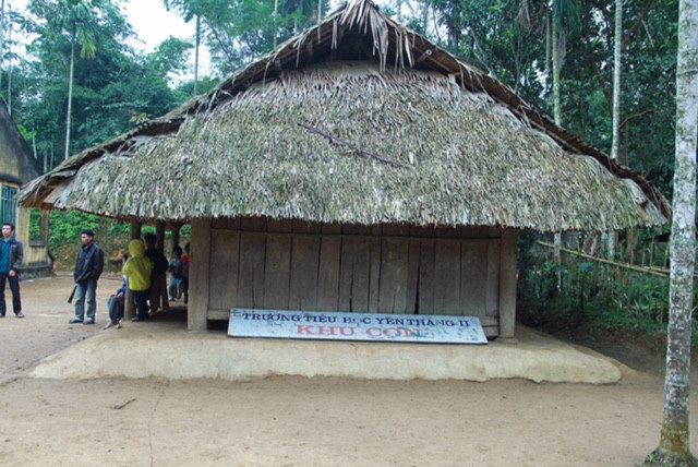 Phòng học được làm bằng tre gỗ lợp lá cọ sẽ được thay thế bằng 06 lớp học được xây kiên cố, khang trang.