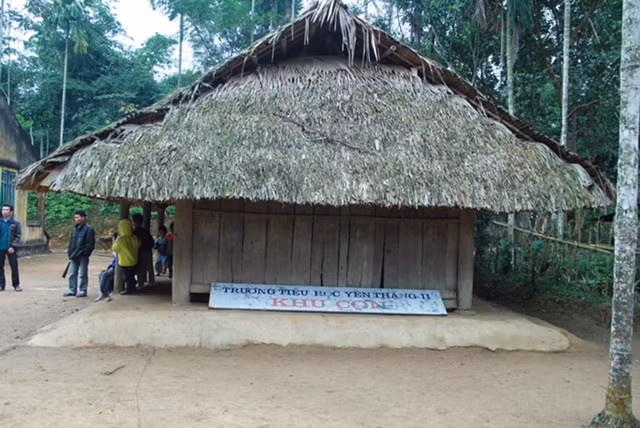 Phòng học được làm bằng tre gỗ lợp lá cọ sẽ được thay thế bằng 06 lớp học được xây kiên cố, khang trang.