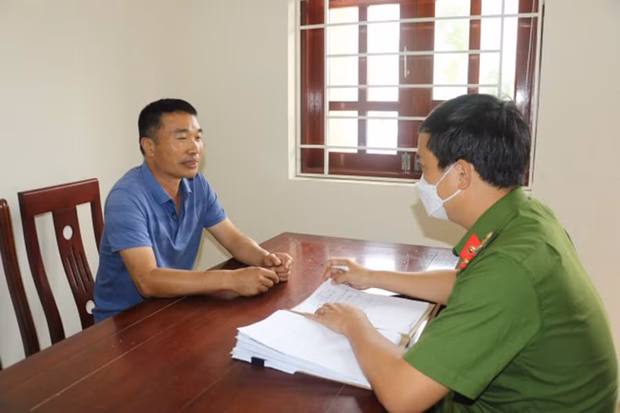 Để hợp thức hóa số cát mua không rõ nguồn gốc, Lê Viết Thanh đã thuê người làm GTGT giả nhằm thu lợi bất chính.