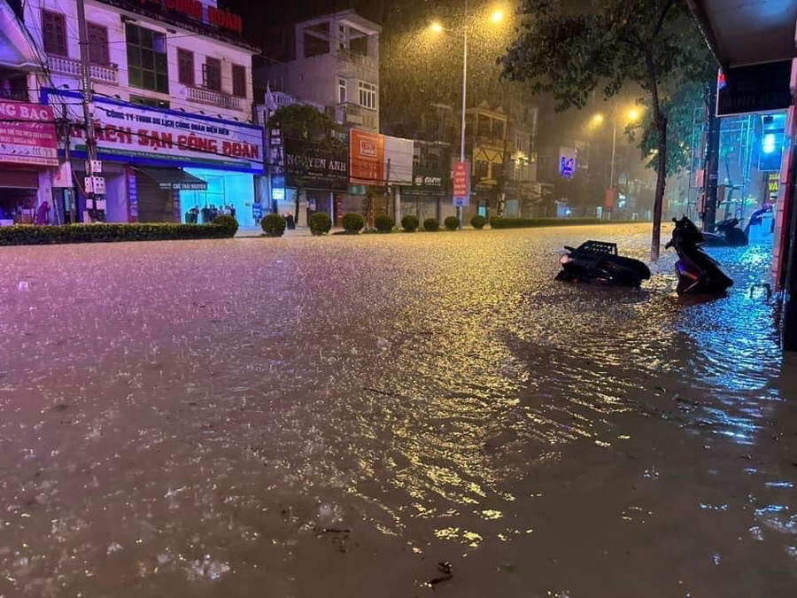 Nước dâng cao tại trục đường Võ Nguyên Giáp. Nước dâng cao tại trục đường Võ Nguyên Giáp.