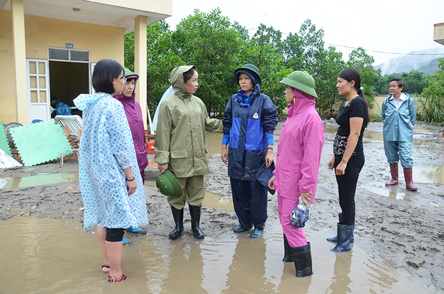 Khắc phục hậu quả thiệt hại do mưa lũ tại phân hiệu Khe Sím, Trường Mầm non Dương Huy (thôn Khe Sím, xã Dương Huy, TP Cẩm Phả)