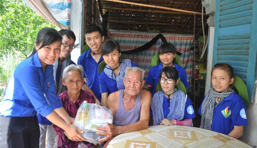 Đẹp mãi màu áo xanh tình nguyện