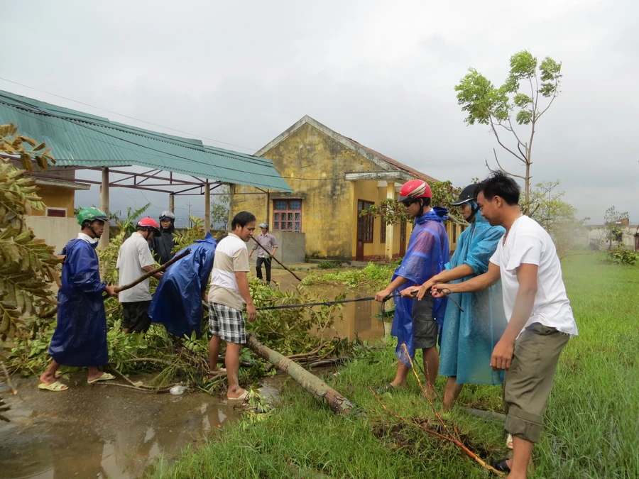 Các trường trên địa bàn tỉnh Quảng Nam “trực chiến” bão lũ 24/24 nhằm đảm bảo công tác phòng tránh, bảo vệ cơ sở vật chất, thiết bị dạy học. 