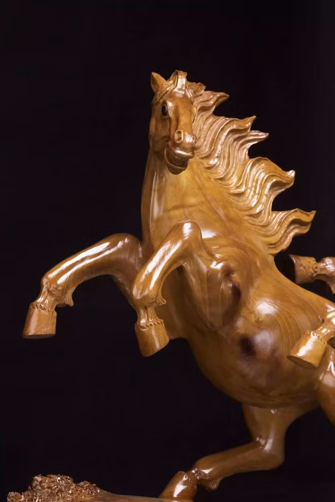 Nhặt được khúc gỗ xấu xí về vứt xó 5 năm, người đàn ông không ngờ đó là gia tài 70 tỷ đồng - Ảnh 2.