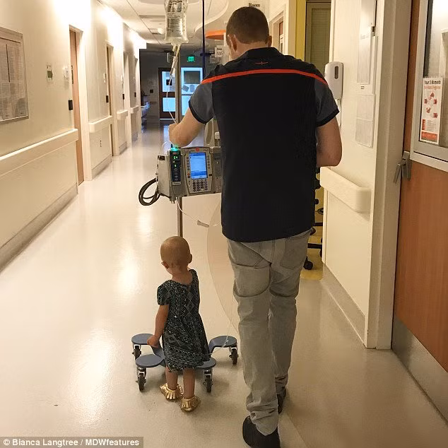 Bé gái 15 tháng tuổi bị ung thư buồng trứng khiến cả thế giới bàng hoàng