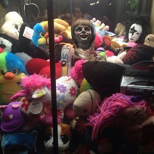 Em cũng chỉ là búp bê thôi. Em cũng chỉ là búp bê thôi.