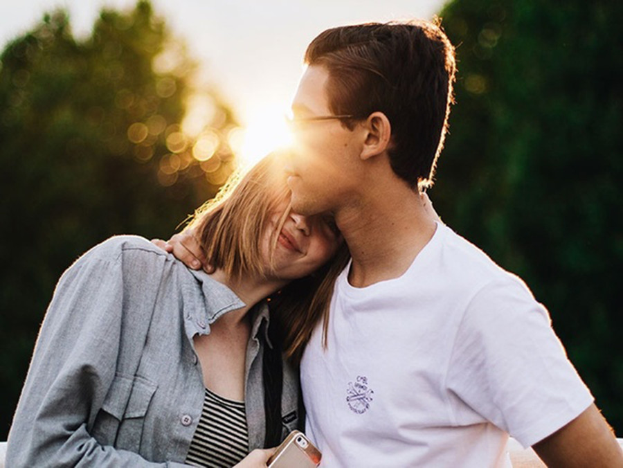 Tình yêu không chỉ khiến trái tim bạn đập mạnh hơn mà còn bảo vệ nó. (Ảnh: ITN) Tình yêu không chỉ khiến trái tim bạn đập mạnh hơn mà còn bảo vệ nó. (Ảnh: ITN)