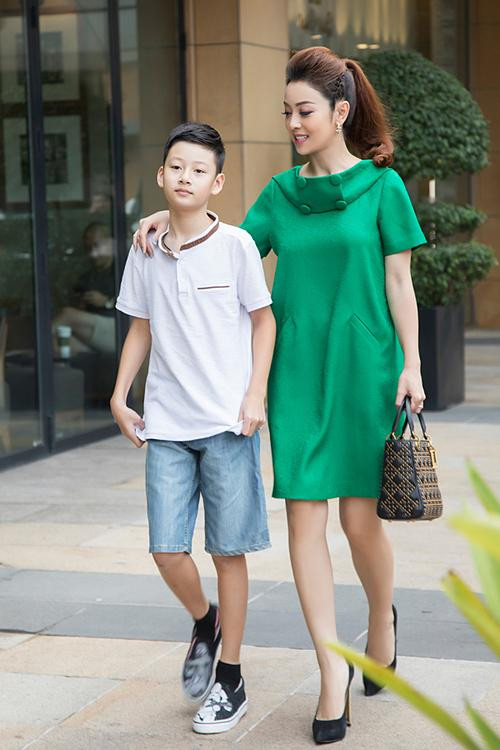Jennifer luôn quan tâm đến con. Jennifer luôn quan tâm đến con.