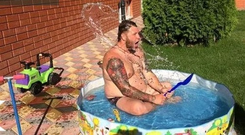 Trở về tuổi thơ. Trở về tuổi thơ.