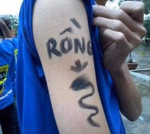 Hình xăm rồng lai giun đất.