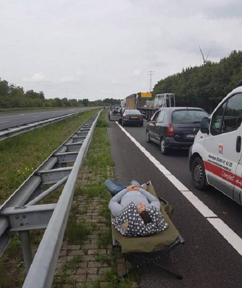 Làm gì khi kẹt xe dai dẳng? Làm gì khi kẹt xe dai dẳng?