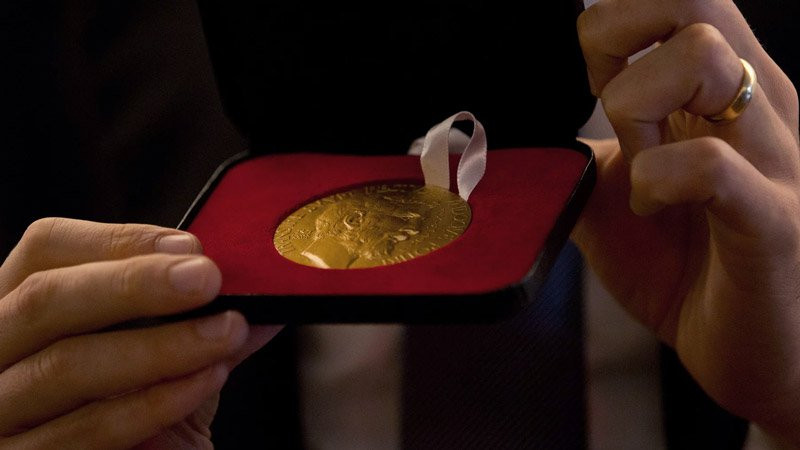 {title} Huy chương Toán học Fields bị đánh cắp sau 30 phút nhận giải