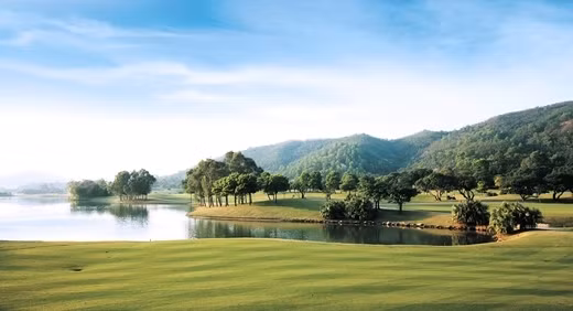 Trung bình lương của những thợ lặn chuyên nghiệp có thể lên đến 100.000 đô la Mỹ/năm (hơn 2 tỉ đồng).