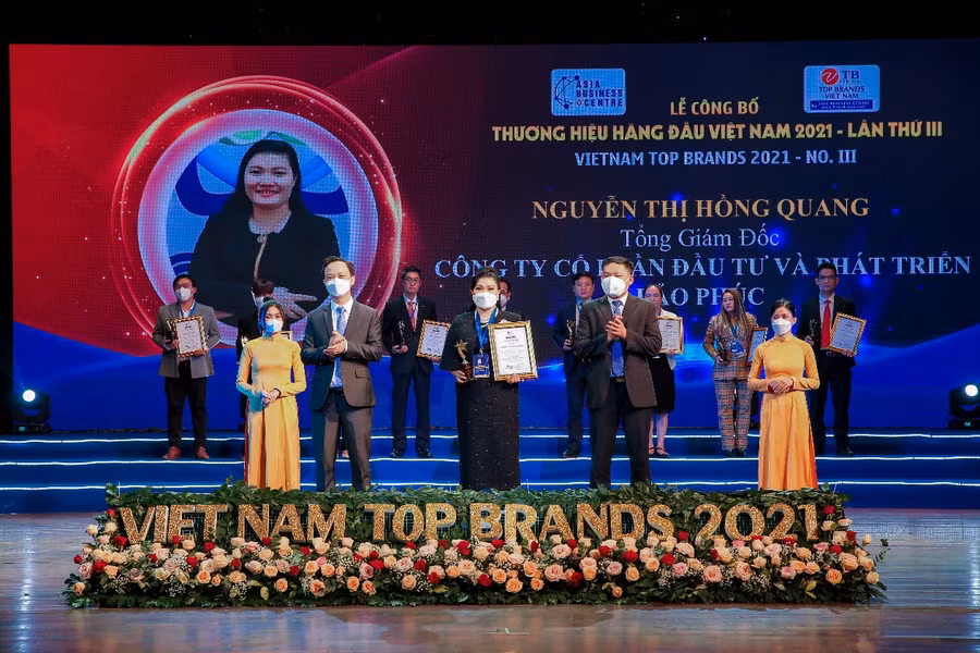 Nhà lãnh đạo tiêu biểu Việt Nam 2021 – Nguyễn Thị Hồng Quang