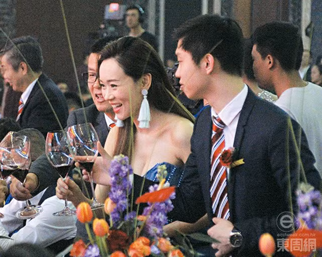 Làm mẹ đơn thân, Hoa hậu Hong Kong chạy show kiếm tiền nuôi con - 2