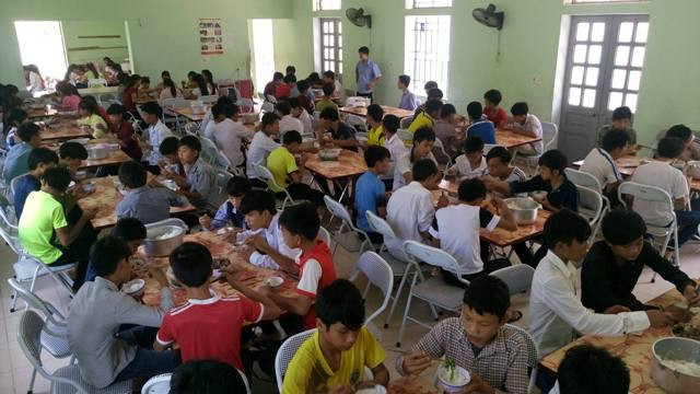 Nhờ làm tốt công tác bán trú, học sinh miền núi đã ấm no hơn Nhờ làm tốt công tác bán trú, học sinh miền núi đã ấm no hơn