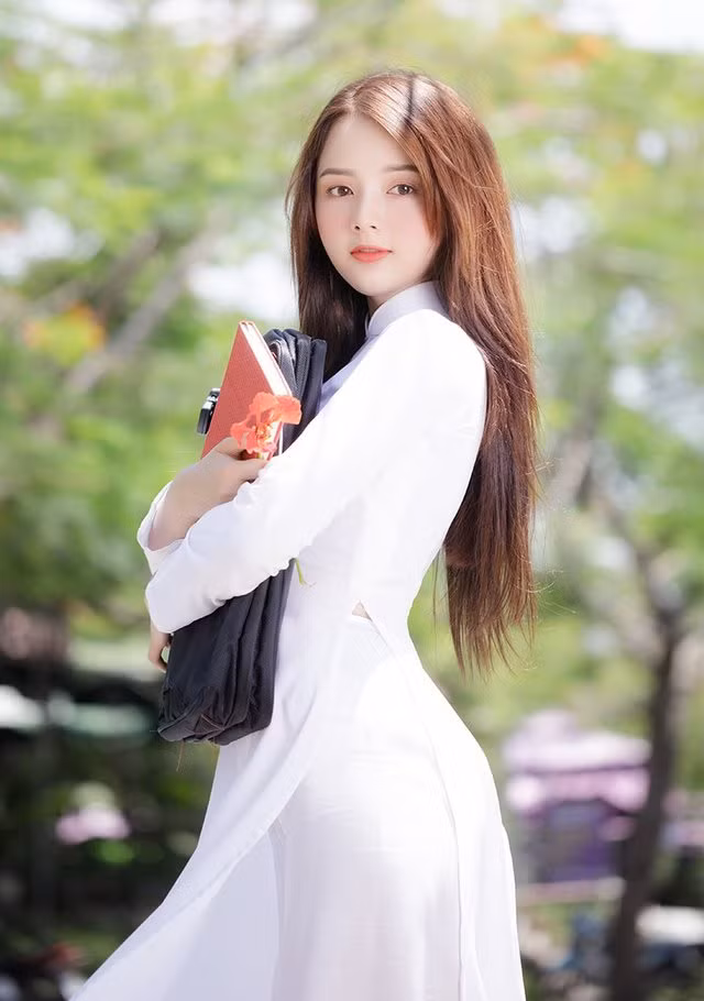 “Hot girl ảnh thẻ” Lan Hương hóa “học sinh cấp 3” trong bộ ảnh Nữ sinh ảnh 2