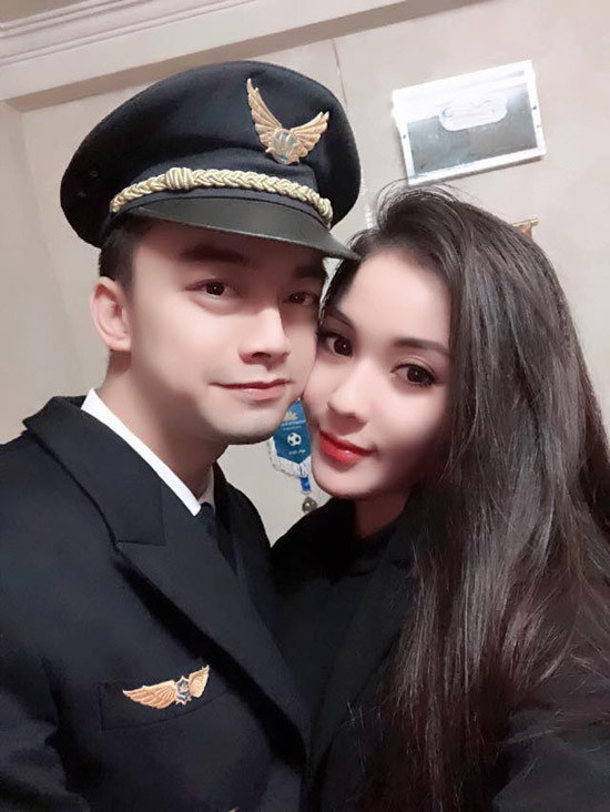 Trên trang cá nhân, sao nhí một thời thi thoảngchia sẻ hình ảnh tình tứ bên bạn gái xinh đẹp. Sao nhí phim Đội đặc nhiệm nhà C21 làm lễ dạm ngõ với bạn gái xinh đẹp - 3