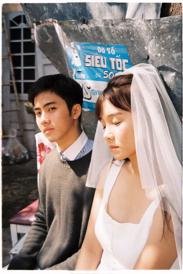 Nam nhiếp ảnh cũng cho biết anh thực sự không nghĩ khi đăng bộ ảnh này lên lại được mọi người chú đến vậy bởi Sơn đã chụp cách đây khoảng 1 tháng. “Cũng không biết diễn tả cảm xúc sao nữa, chắc do mình cảm nhận được ánh sáng và khung cảnh ở đó phù hợp với những gì mình đã tưởng tượng ra từ đầu”, Sơn nói.