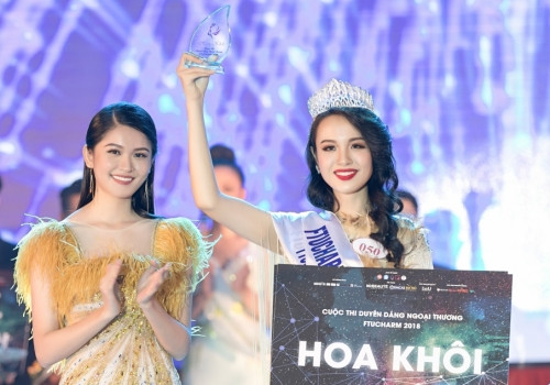 Tân Hoa khôi thuộc chuyên ngành Kinh tế đối ngoại. Cô cao 1,74 m, số đo ba vòng 92-63-95 cm, nặng 58 kg. Trước đó, Thủy Tiên nặng 90 kg. Cô đã ăn kiêng, luyện tập thể thao để giảm 32 kg trước khi đăng ký dự thi.Ngoài giải hoa khôi, cô cũng đoạt giải phụ "Thí sinh có làn da đẹp nhất" và "Thí sinh thân thiện". Thí sinh chiến thắng là Huỳnh Phạm Thủy Tiên - thuộc chuyên ngành Kinh tế đối ngoại. Cô cao 1,74 m, số đo ba vòng 92-63-95 cm, nặng 58 kg. Trước đó, Thủy Tiên nặng 90 kg. Cô đã trải qua quá trình ăn kiêng, luyện tập thể thao để giảm cấp tốc 32 kg trước khi đăng ký dự thi. Nỗ lực và ý chí mạnh mẽ của Thủy Tiên đã chinh phục các giám khảo lẫn khán giả. Tại vòng ứng xử, Thủy Tiên nhận được câu hỏi: Bạn sẽ làm thế nào để góp phần làm giảm nạn ấu dâm đang gây nhức nhối trong xã hội hiện nay?, người đẹp trả lời: Tôi nghĩ ấu dâm ảnh hưởng rất nghiêm trọng đến thể chất, tinh thần của trẻ em. Vết thương ấy sẽ theo các bé cho đến khi trưởng thành. Vì vậy, chúng ta phải yêu thương, quan tâm đến trẻ em và giúp các em biết cách bảo vệ bản thân cơ bản nhất, dù còn rất nhỏ. Ngoài giải Hoa khôi, cô cũng đoạt giải phụ: Thí sinh có làn da đẹp nhất và Thí sinh thân thiện.