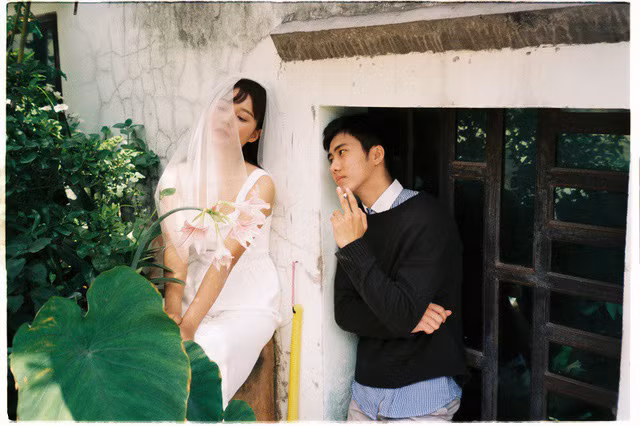 Trước đây, Thái Sơn kể anh có gần 4 năm chụp máy ảnh kỹ thuật số và mới chỉ chuyển sang dùng máy film được 6,7 tháng nhưng thực sự bị mê hoặc bởi những gì ảnh film mang lại.