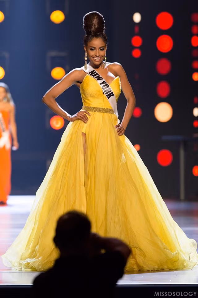 Chính vì làn “da màu” đặc trưng nên&nbsp;Genesis Suero chọn cho mình những bộ trang phục màu sắc nổi bật, tương phản với làn da. Điều này cũng đang được H